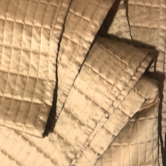 Queen/King size luxury coverlet, 90”x108” - Picture 3 of 5